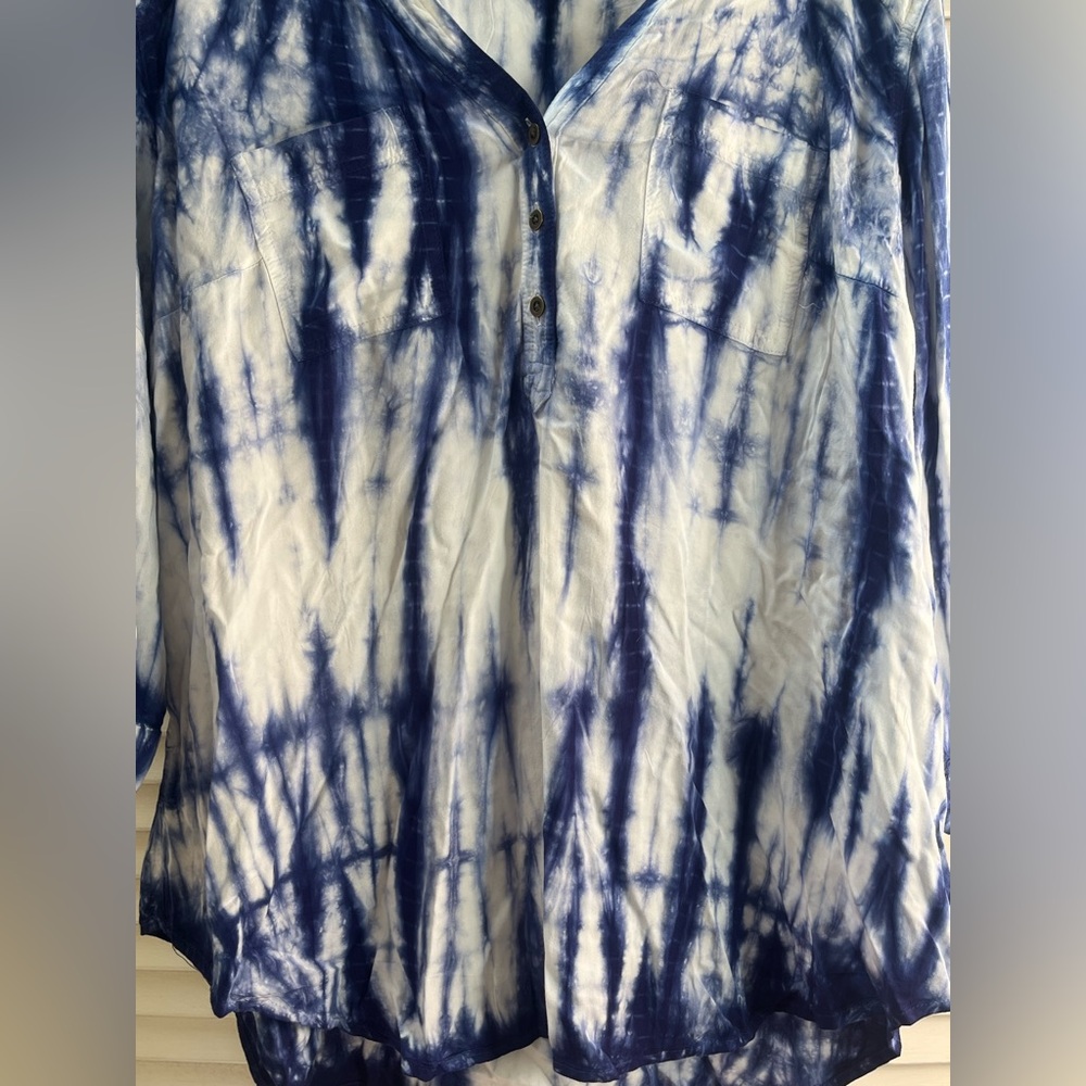 TORRID Relaxed Blue Tie Dye blouse - Picture 13 of 16